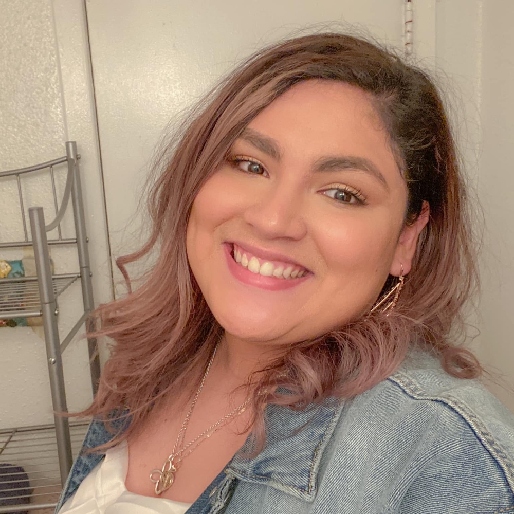 Meet your Posher, Yamile